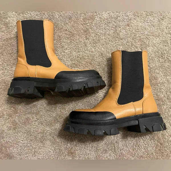 Women’s Billini Yuna Desert Platform Slip-On Combat Boots Size 8 - Image 4