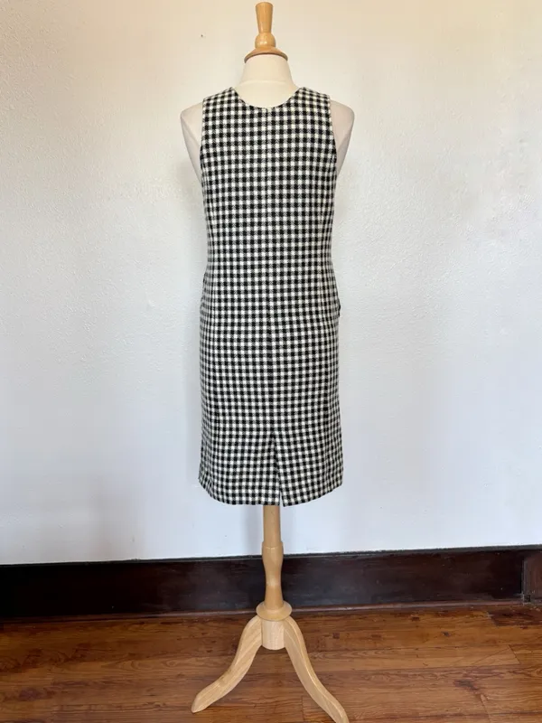 Sleeveless Black and Cream Houndstooth Button-Front Pinafore Dress - Image 4