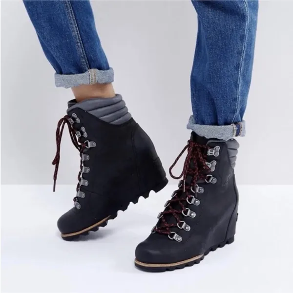 Sorel Conquest Wedge Black Leather Red Lace Up Booties Women Size 8.5 - Image 4