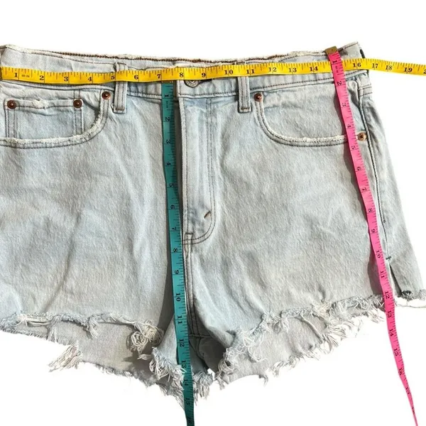Abercrombie The Mom Short High Rise Light Wash Distressed Cutoff Jean Shorts 30 - Image 3