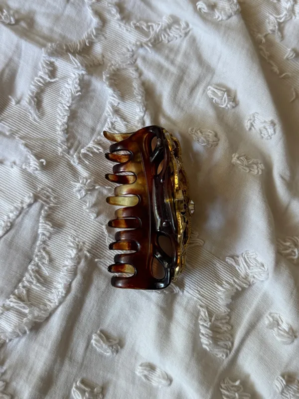 Set of 3 Decorative Vintage Hair Claw Clips- Gold toned - Image 11