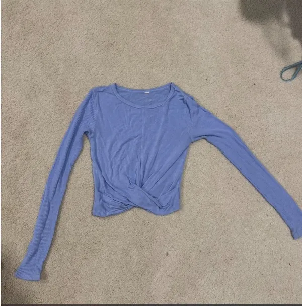 Alo Yoga Long Sleeve Top - Image 3