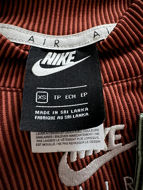 Nike Air Cropped Workout Tank - Image 3