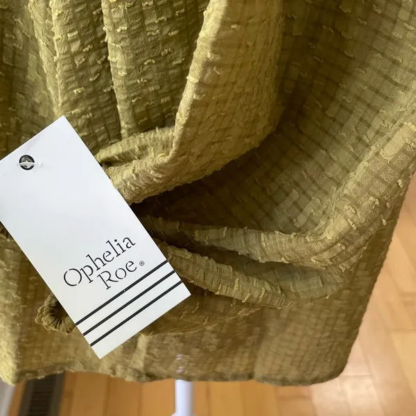 Ophelia Roe Olive Green Textured Flowy Blouse Top Size Medium NWT - Image 5