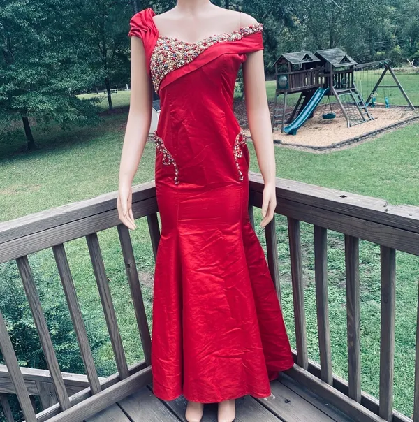 Elegant Red Off-Shoulder Evening Gown with Crystal Detail - Image 5