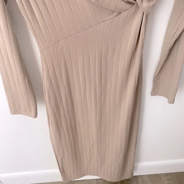 ASTR the Label Ribbed Bodycon Midi Dress M Twist Front Long Sleeve Minimalist - Image 5