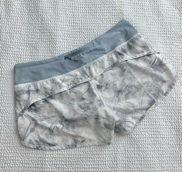 grey speed shorts Breeze By White Light Cast/Light Cast - Image 2