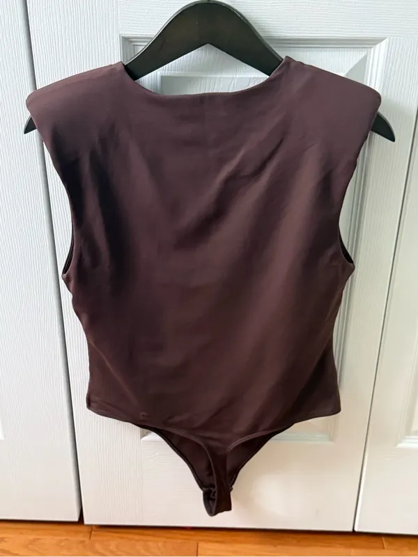 Aritzia Babaton Contour Shoulder Pad Bodysuit in Brown - Image 4