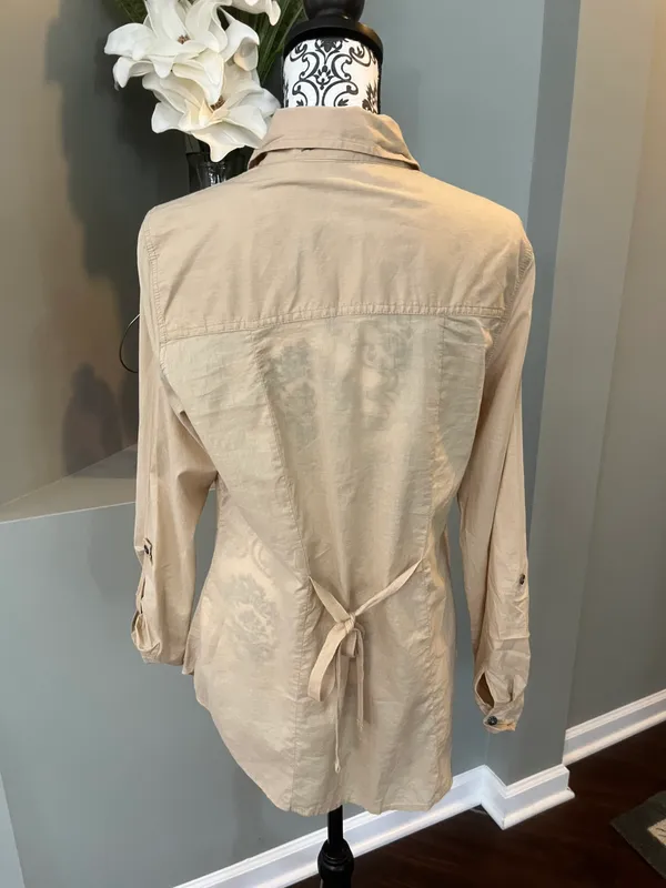 Nine West Jeans Size Medium Tan Button Down Shirt - Image 7