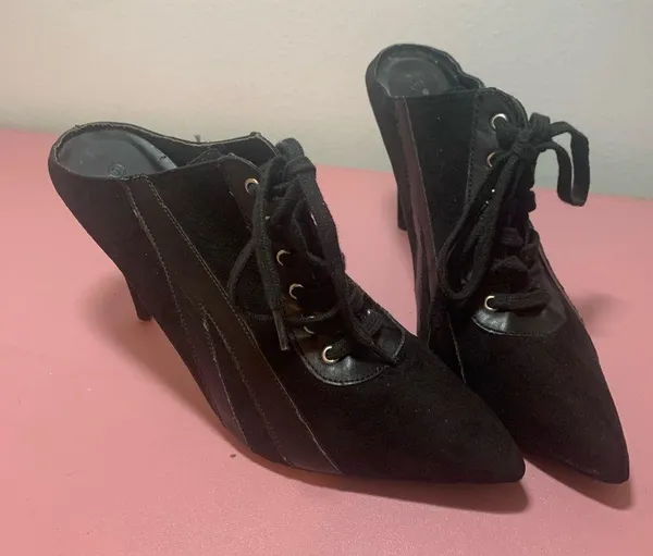 Witchy Boots Size 9 Ladies Wild Diva Lace Up 4” Heels - Image 2