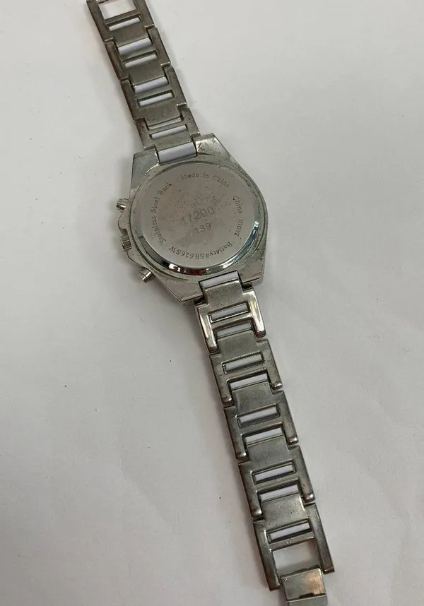 White And Silver Modern Fashion Watch - Image 5