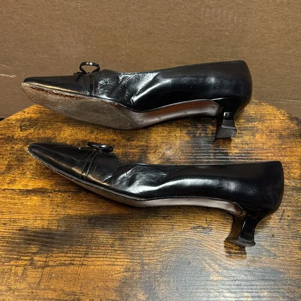 Stuart Weitzman Pointed Toe Low Heel Pumps Black Leather with Bow Accent size 8‎ - Image 6