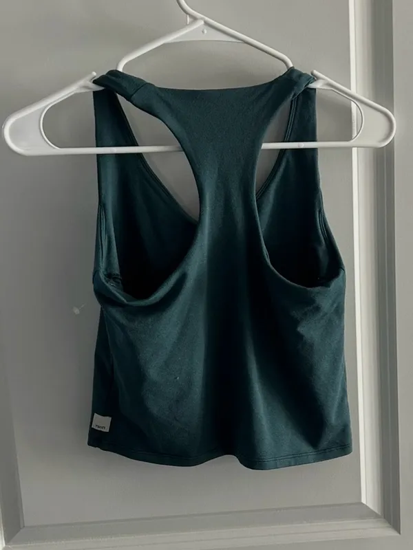 Vuori Halo Performance Crop Tank - Image 2