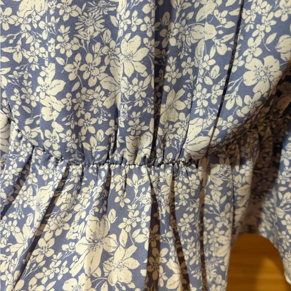 Sienna Sky floral print blouse women’s M - Image 5