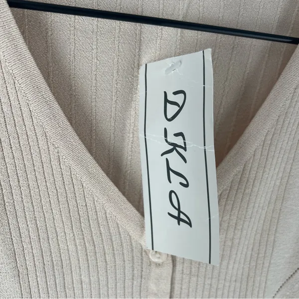DKLA Beige Stretch Knit Ribbed Long Sleeve V-Neck‎ Button Front Cardigan Size M - Image 8