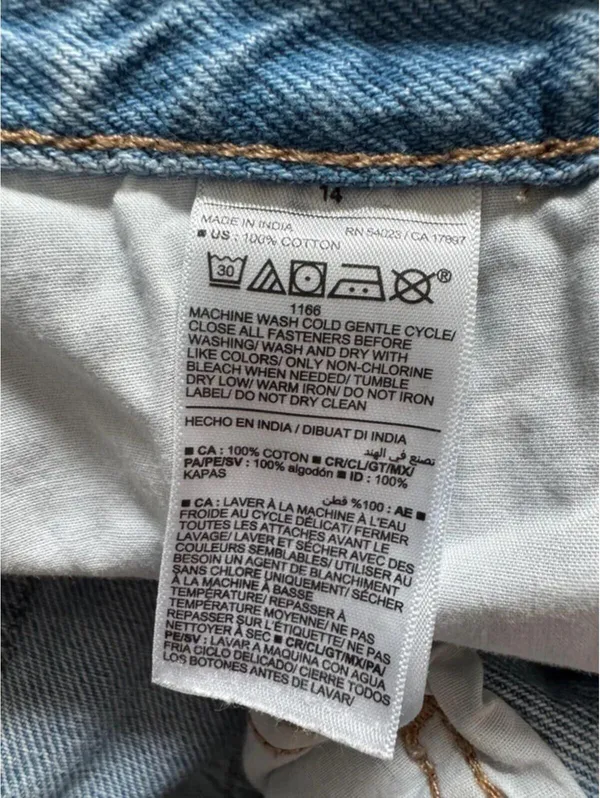 Old Navy High Rise Slouchy Taper Jeans Size 14 Light Wash Raw Hem Mom Jeans - Image 4