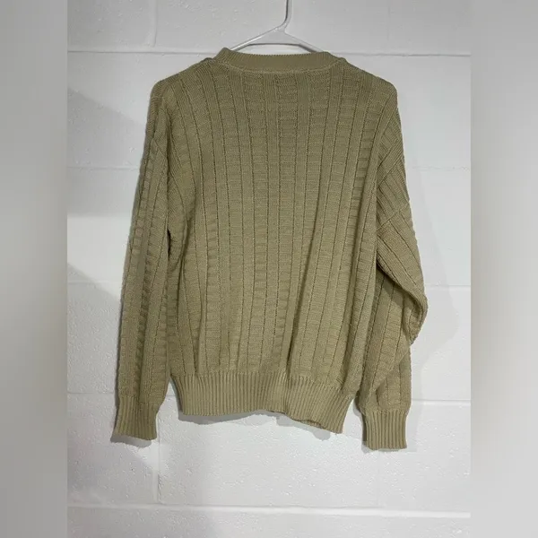 Cream and Green Crew Neck Sweater medium - Image 4