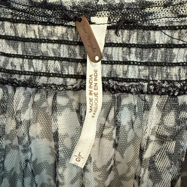 Free People Beatrice Mesh Blouse Top Floral Printed Ruffle Smocked Sz L - Image 5
