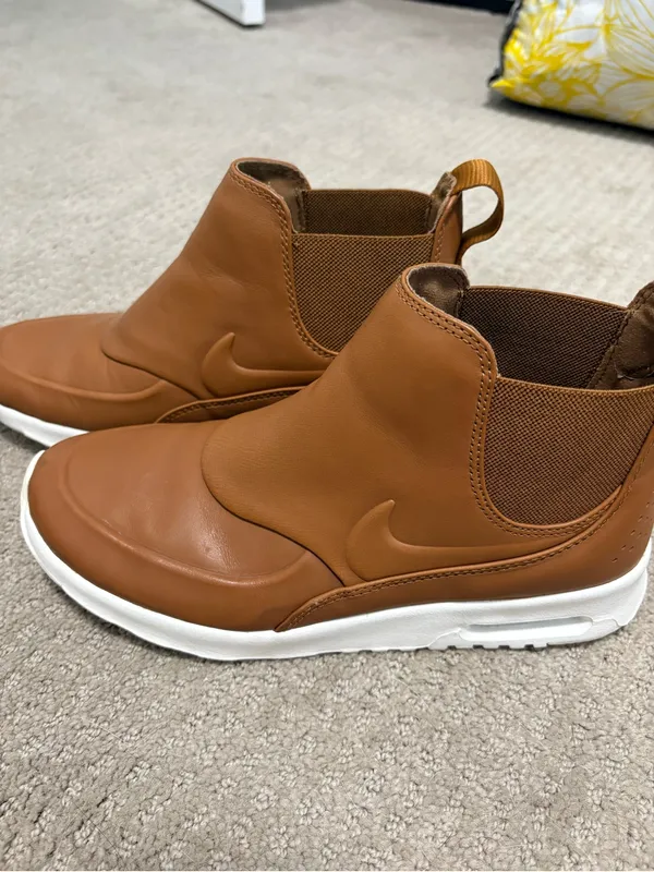 Nike Air Max Thea Chelsea Sneaker Boots - Image 4