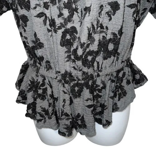 FREE PEOPLE Black and Gray Floral Peplum Hem‎ Top Size Medium - Image 5