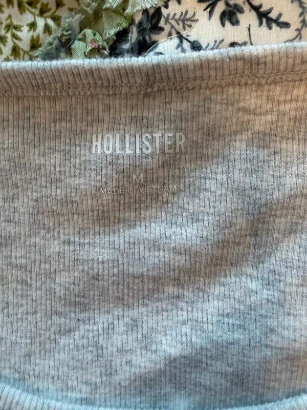 Hollister Grey Tee - Image 3