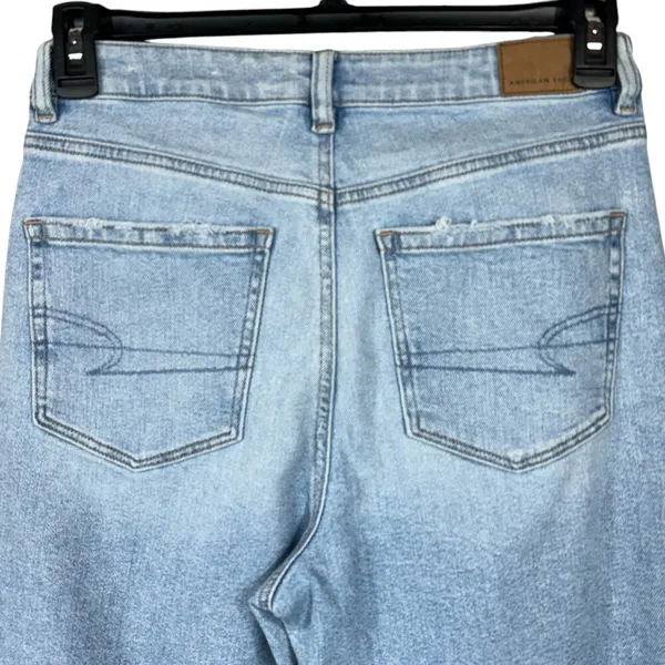 American Eagle SZ 8 Highest Rise Mom Jeans Distressed Rips Chewed Hem Light Wash - Image 6