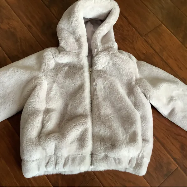 Modern faux fur jacket 🌸NWOT - Image 3