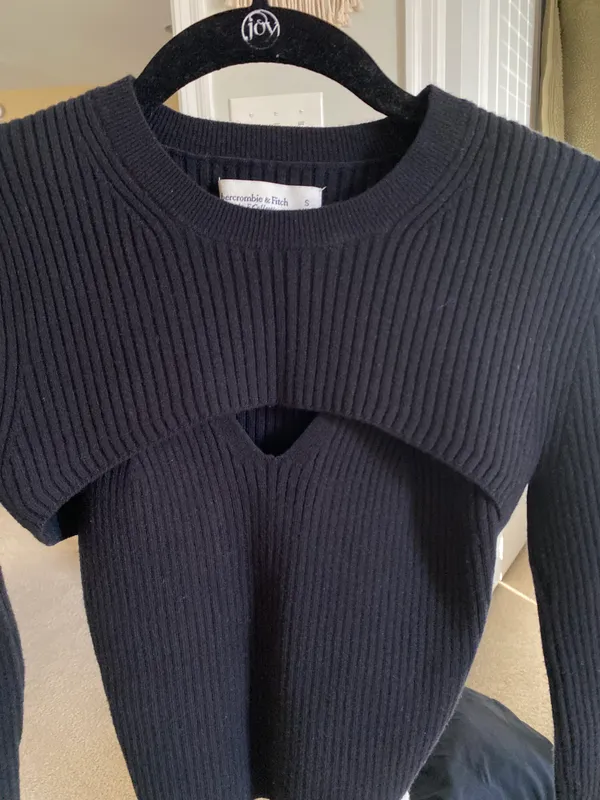 Abercrombie 2 Piece Sweater Top Set - Image 3