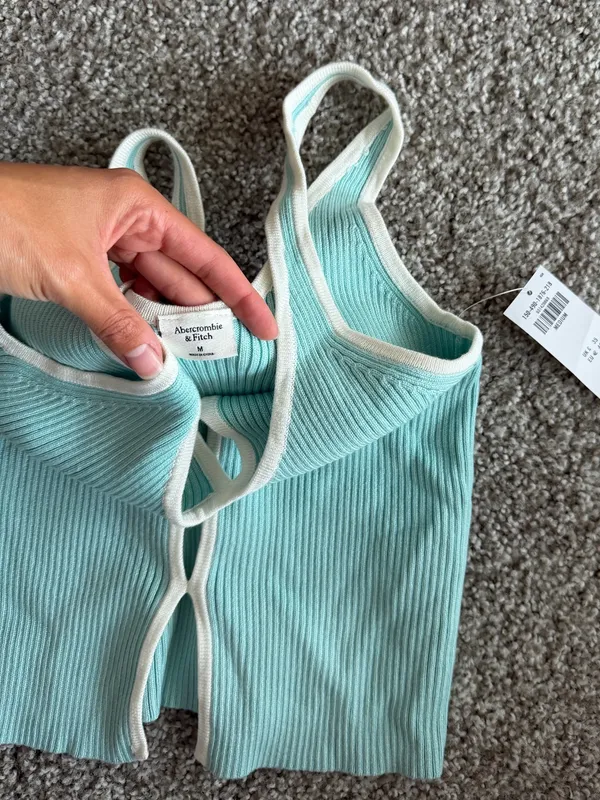Abercrombie & Fitch Knit Ribbed Blue Tank with White Trim Coastal SZ Medium - Image 5