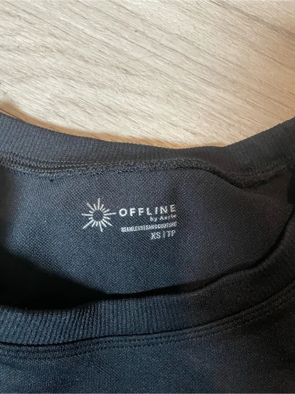 Cropped Black Short - Image 2