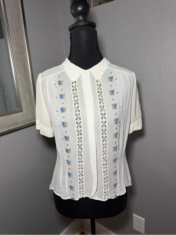 VTG Silk Embroidered Lace Striped Button Back Cottagecore White Top 42 Small - Image 3