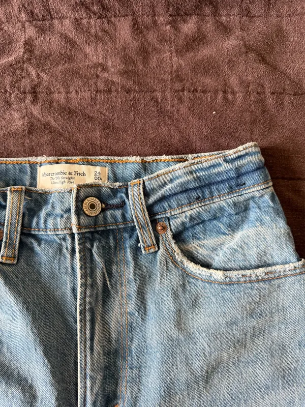 Abercrombie Jeans - Image 2
