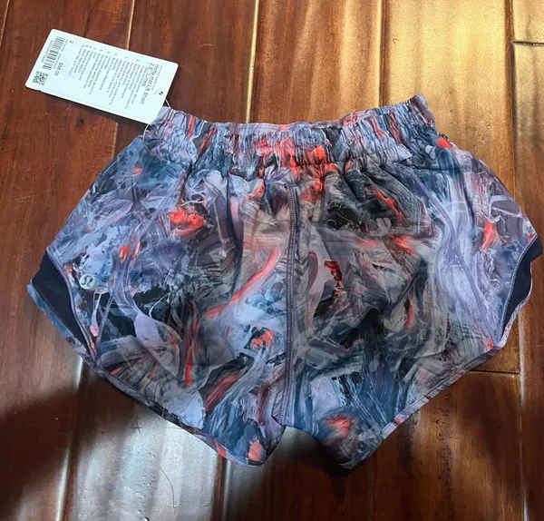 Lululemon Hotty Hot Short 2.5” - Image 2