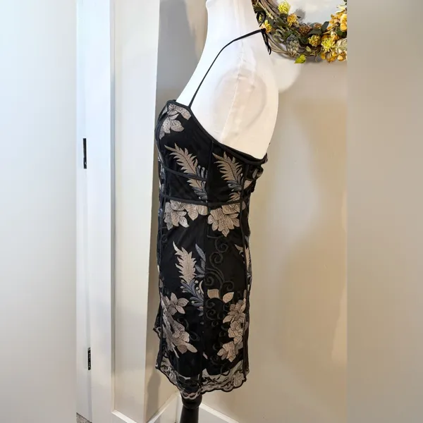 TOBI Embroidered Illusion Floral Halter Sweetheart Neck Mini Dress Sz Small💛 - Image 6