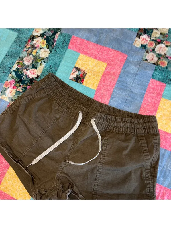 Vuori $68 Vintage Ripstop Woman’s S olive drawstring shorts - Image 3