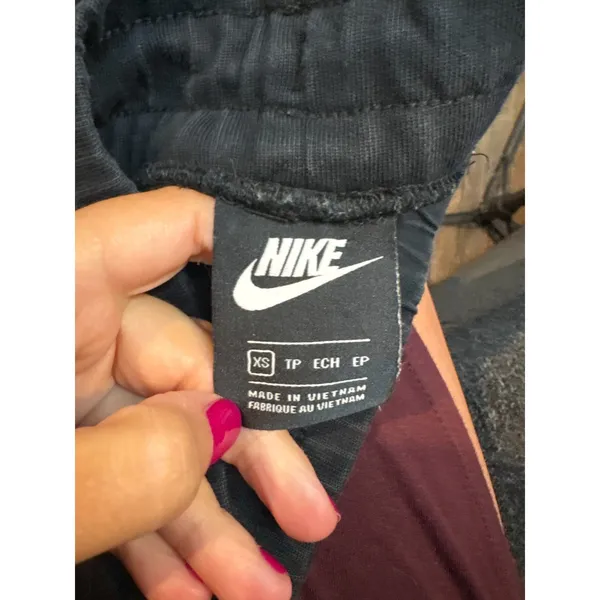 Nike black wide leg cropped sweatpants - Image 3