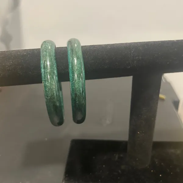 Elegant Green Bangle Bracelets - Image 6