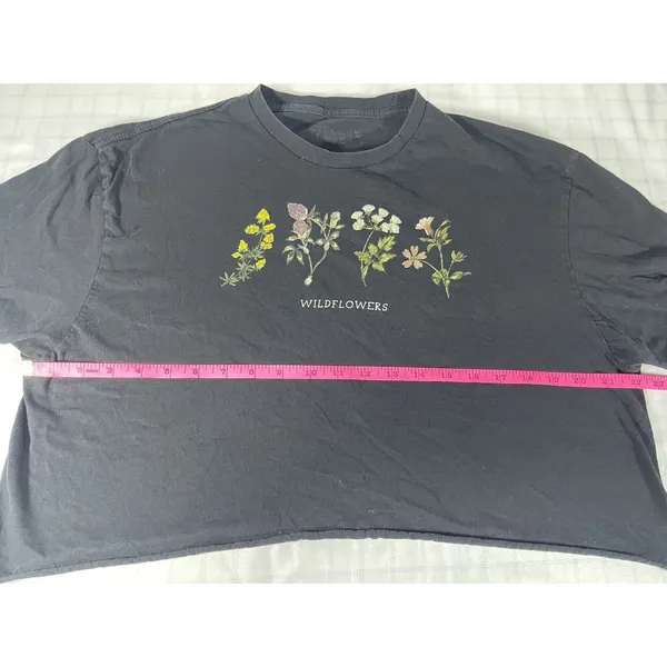 Wildflowers Cropped Graphic T-Shirt Black Raw Hem Floral Boxy Short Sleeve - Image 4