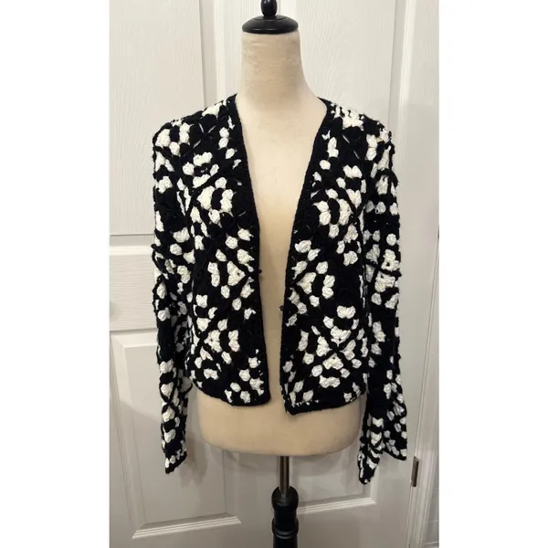 Elan Kylee Macrame Crochet Cropped Cardigan in Black/White, S - Image 4