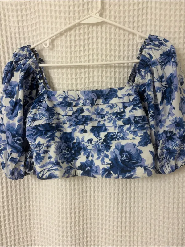 Abercrombie & Fitch Emerson Blue White Floral Crop Smocked Puff Sleeve Top Small - Image 4