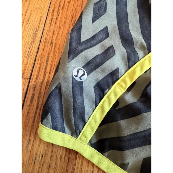 Lulus Lululemon Lined Running Shorts Womens 10 Grn Geometric 2.5 - Image 3