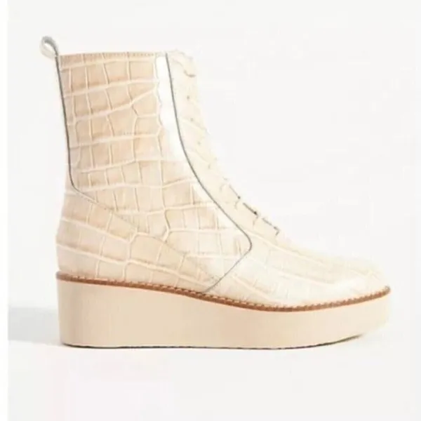 Anthropologie Boots lace up Stompy size 6 Cream - Image 2