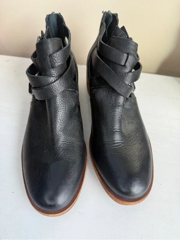 Kork-Ease Jardin Buckle Strap Black Leather Ankle Bootie Back Zip Size 7 - Image 4