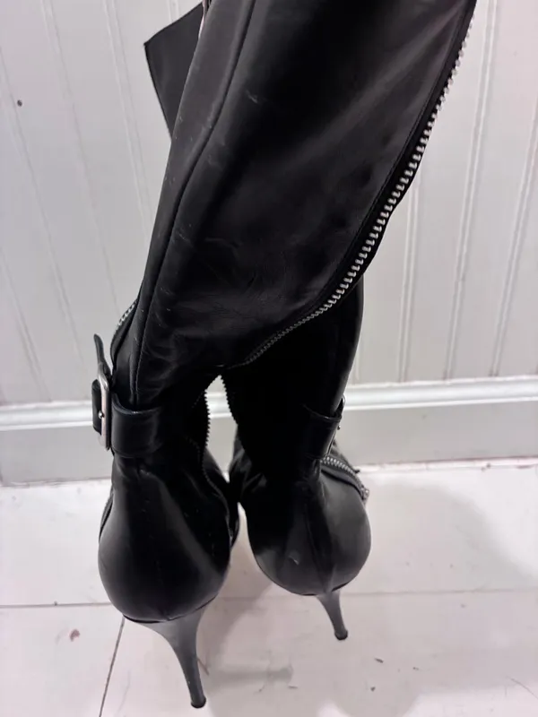 Black Distinctive Vero Cuoio Vintage 2000s Carnaby London Leather Heeled Boots - Image 4