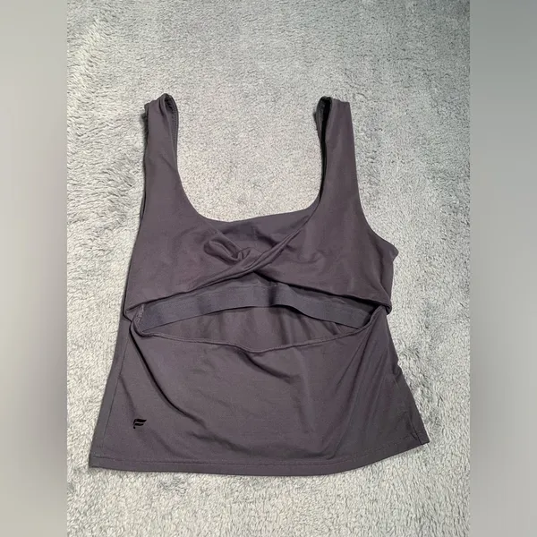 Fabletics cropped tank top with built in shelf bra - Image 5