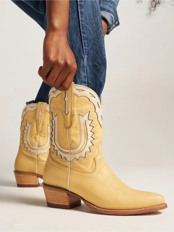 Tecovas The Jolene Pale Yellow Boots Size 6 - Image 4