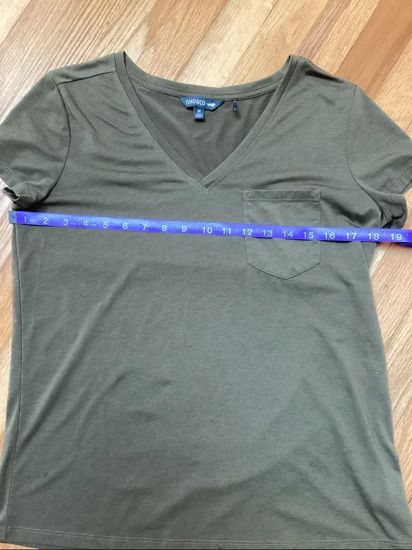 Toad & Co Swiftly Pocket Tee V-neck Size medium - Image 11