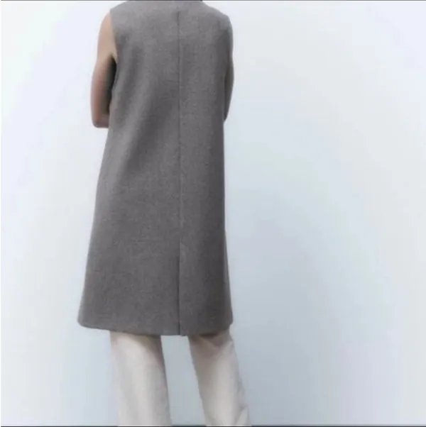 Zara Cream Trousers with Gray Sleeveless Coat - Image 3