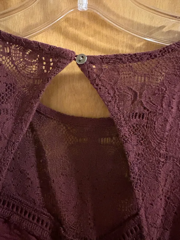 Abercrombie & Fitch Maroon Sweetheart Neckline Lace Dress - Image 4