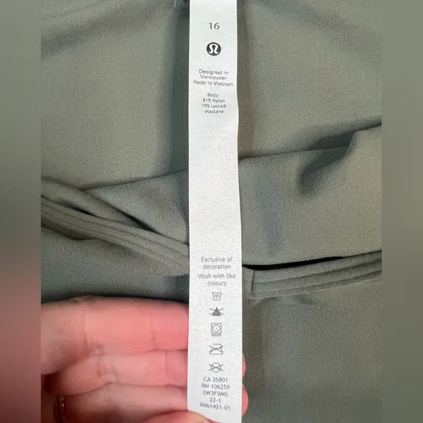 Lululemon Women's Align Tee in Grey Sage - 16 - Image 4